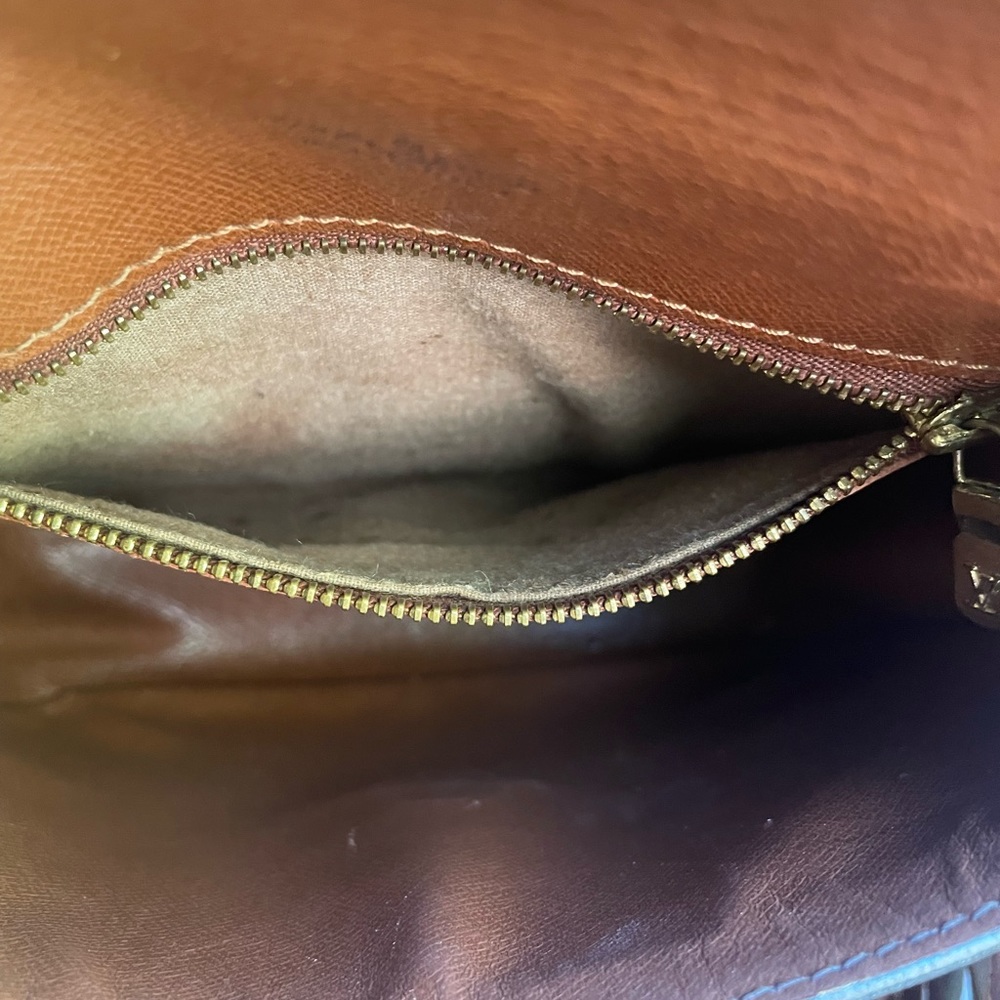 Louis Vuitton Boho Style by Agape Customs World Traveler Messenger Bag-Authentic - Picture 9 of 13
